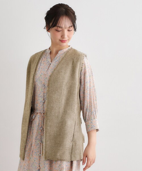 LAURA ASHLEY(ローラアシュレイ)の「【洗える/ベルト付き】リネンライクフリンジジレ(ベスト・レディース・ブラウン/ライトベージュ・38)」の4枚目の写真