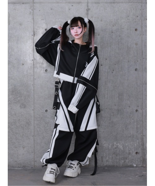 Amilige(アミリージュ)の「ウサギ耳バイカラージャージトップス【2way/セットアップ着用可能】(ジャージ・レディース・ブラック×ホワイト/ホワイト×ブルー/ブラック×パープル・FREE)」の7枚目の写真