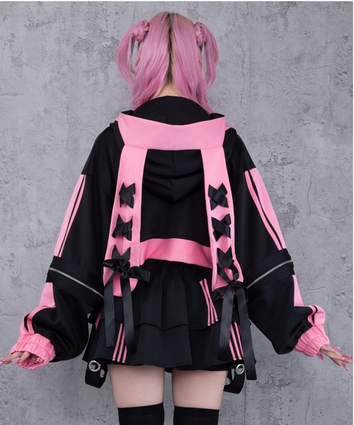 Amilige(アミリージュ)の「ウサギ耳バイカラージャージトップス(ジャージ・レディース・ブラック×ホワイト/ホワイト×ブルー/ブラック×パープル/ブラック×ピンク・FREE)」の16枚目の写真
