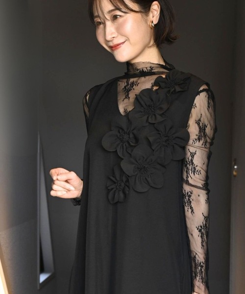 Ehre style(エーレスタイル)の「前に立つ日に きちんと上品見え 花コサージュドレス(ワンピース・レディース・ベージュ/ブラック・FREE)」の1枚目の写真