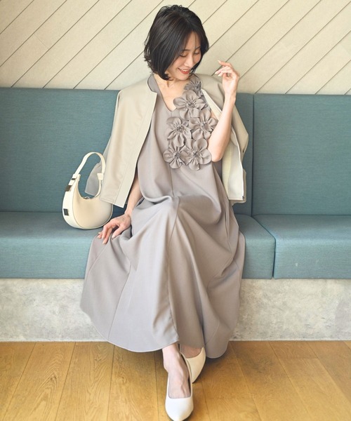 Ehre style(エーレスタイル)の「前に立つ日に きちんと上品見え 花コサージュドレス(ワンピース・レディース・ベージュ/ブラック・FREE)」の20枚目の写真