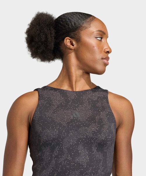 adidas（アディダス）の「Puremotion中わた入りプリントタンクトップ / ヨガウェア / アディダス adidas（タンクトップ・レディース・グレー系その他/グレー・X-SMALL/X-LARGE/SMALL/MEDIUM/LARGE/XX-LARGE）」の4枚目の写真