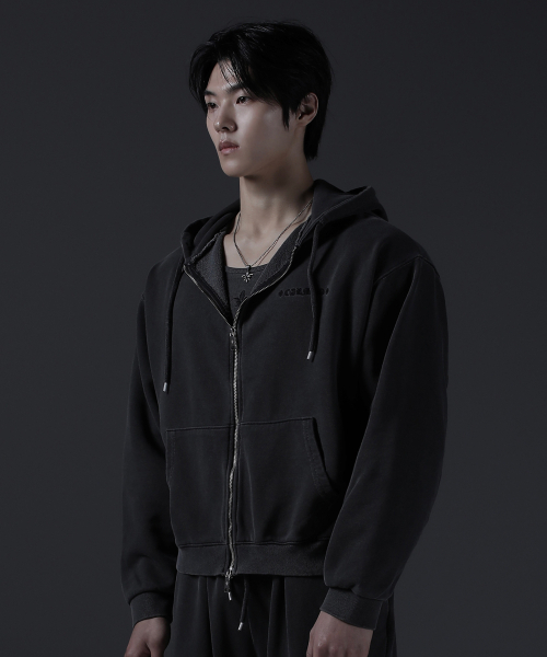CARMID(カミド)の「カミドゴシックピグメントツーウェイフードジップアップ(パーカー・メンズ・その他・1/2/3)」の3枚目の写真