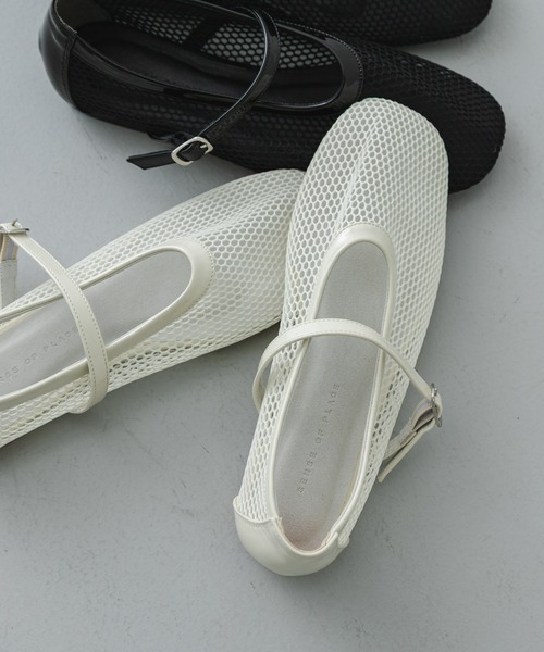 SENSE OF PLACE by URBAN RESEARCH（センスオブプレイスバイアーバンリサーチ）の「メッシュフラットシューズ（その他シューズ・レディース・アイボリー/ブラック・LARGE/MEDIUM/SMALL）」の2枚目の写真