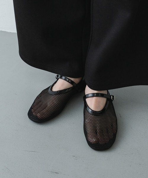 SENSE OF PLACE by URBAN RESEARCH（センスオブプレイスバイアーバンリサーチ）の「メッシュフラットシューズ（その他シューズ・レディース・アイボリー/ブラック・LARGE/MEDIUM/SMALL）」の4枚目の写真