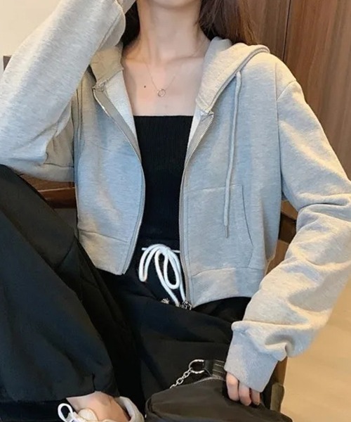 mielu(ミエル)の「ショート丈ジップパーカー《レディース/クロップド丈/カジュアル》(パーカー・レディース・ピンク/ブラック/グレー・LARGE/MEDIUM)」の11枚目の写真