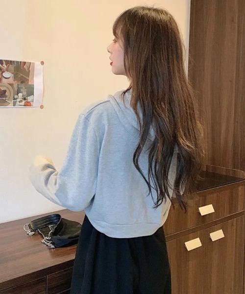 mielu(ミエル)の「ショート丈ジップパーカー《レディース/クロップド丈/カジュアル》(パーカー・レディース・ピンク/ブラック/グレー・LARGE/MEDIUM)」の9枚目の写真