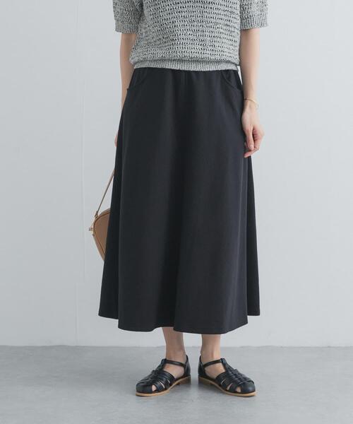 URBAN RESEARCH DOORS（アーバンリサーチドアーズ）の「ライトダンボールニットスカート（スカート・レディース・ブラック/グレー・FREE）」の2枚目の写真