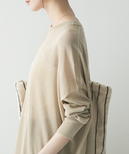 URBAN RESEARCH（アーバンリサーチ）の「UVカット加工ルーズニット（ニット/セーター・レディース・ベージュ/ライトブルー/ブラック・FREE）」の21枚目の写真