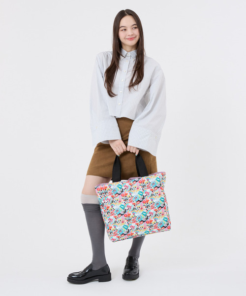 LeSportsac(レスポートサック)の「LG REVERSIBLE TOTE パワーパフ ガールズガールズパワートート(トートバッグ・レディース・ブラック・FREE)」の4枚目の写真