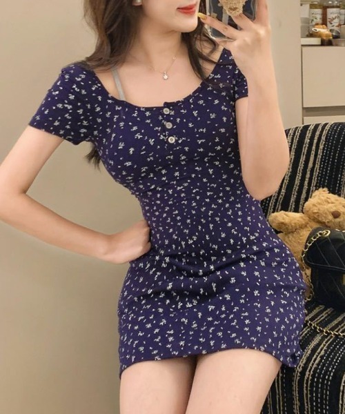 SallyLunn(サリーラン)の「【後ろ姿まで可愛い】小花柄バックオープンミニワンピース(ワンピース・レディース・ブラック/ネイビー/アイボリー・FREE)」の4枚目の写真