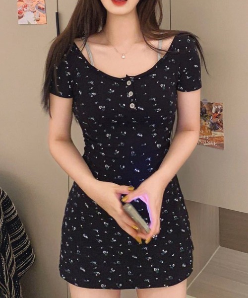 SallyLunn(サリーラン)の「【後ろ姿まで可愛い】小花柄バックオープンミニワンピース(ワンピース・レディース・ブラック/ネイビー/アイボリー・FREE)」の6枚目の写真