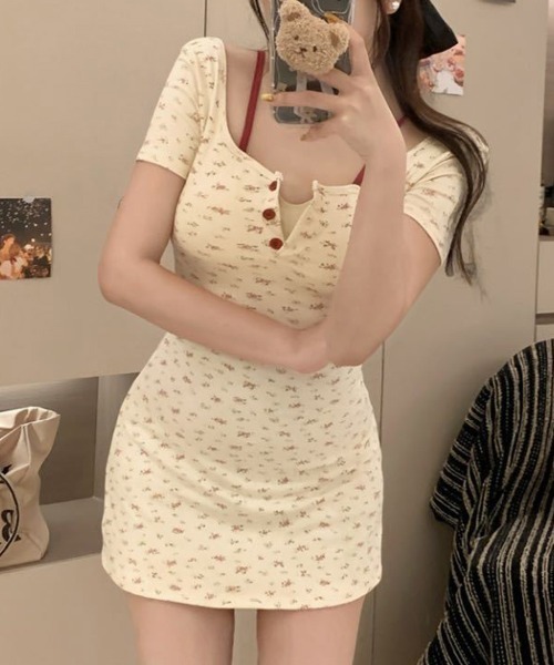 SallyLunn(サリーラン)の「【後ろ姿まで可愛い】小花柄バックオープンミニワンピース(ワンピース・レディース・ブラック/ネイビー/アイボリー・FREE)」の10枚目の写真