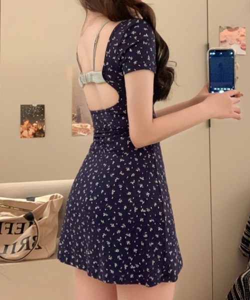 SallyLunn(サリーラン)の「【後ろ姿まで可愛い】小花柄バックオープンミニワンピース(ワンピース・レディース・ブラック/ネイビー/アイボリー・FREE)」の14枚目の写真