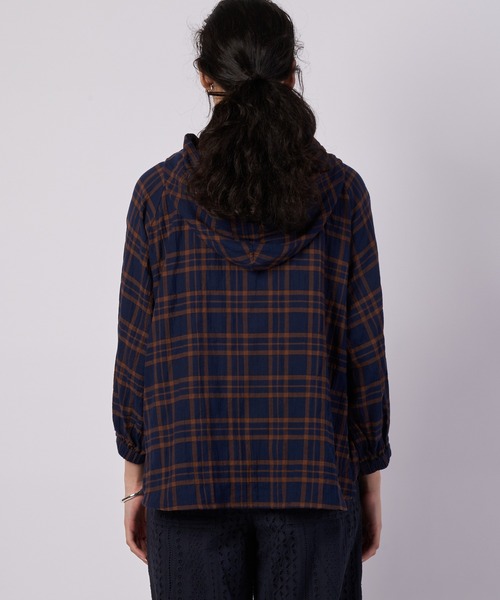Eddie Bauer(エディーバウアー)の「フーデッドチェック ブラウス(シャツ/ブラウス・レディース・ネイビー系/ホワイト系/ブラック系・XL/L/M/S)」の12枚目の写真
