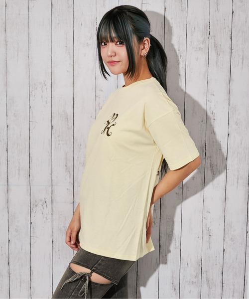 GORGE(ゴージ)の「《クロスバックプリント》BIG Tシャツ/ストリート/春夏/全3色(Tシャツ/カットソー・レディース・チャコール/ベージュ系/杢グレー・F)」の4枚目の写真