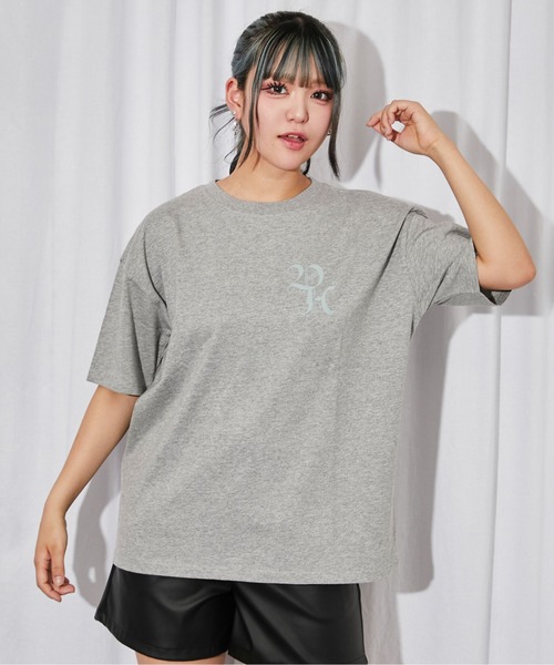 GORGE(ゴージ)の「《クロスバックプリント》BIG Tシャツ/ストリート/春夏/全3色(Tシャツ/カットソー・レディース・チャコール/ベージュ系/杢グレー・F)」の18枚目の写真