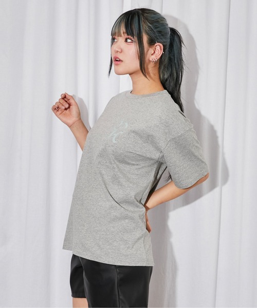 GORGE(ゴージ)の「《クロスバックプリント》BIG Tシャツ/ストリート/春夏/全3色(Tシャツ/カットソー・レディース・チャコール/ベージュ系/杢グレー・F)」の17枚目の写真