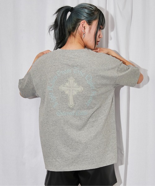 GORGE(ゴージ)の「《クロスバックプリント》BIG Tシャツ/ストリート/春夏/全3色(Tシャツ/カットソー・レディース・チャコール/ベージュ系/杢グレー・F)」の16枚目の写真