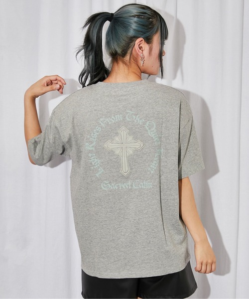 GORGE(ゴージ)の「《クロスバックプリント》BIG Tシャツ/ストリート/春夏/全3色(Tシャツ/カットソー・レディース・チャコール/ベージュ系/杢グレー・F)」の15枚目の写真