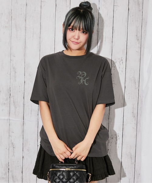 GORGE(ゴージ)の「《クロスバックプリント》BIG Tシャツ/ストリート/春夏/全3色(Tシャツ/カットソー・レディース・チャコール/ベージュ系/杢グレー・F)」の13枚目の写真