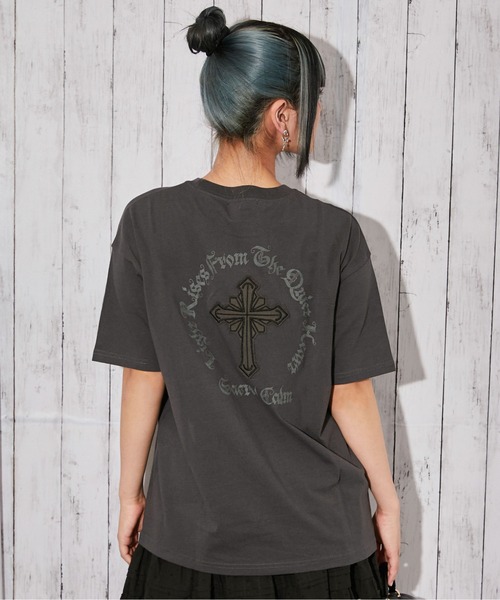 GORGE(ゴージ)の「《クロスバックプリント》BIG Tシャツ/ストリート/春夏/全3色(Tシャツ/カットソー・レディース・チャコール/ベージュ系/杢グレー・F)」の11枚目の写真