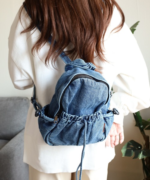 crossi(クロッシー)の「リボンモチーフ ウォッシュデニムリュック(バックパック/リュック・レディース・ブラック/ネイビー/ブルー・FREE)」の1枚目の写真