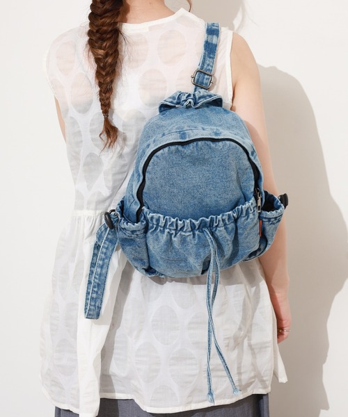 crossi(クロッシー)の「リボンモチーフ ウォッシュデニムリュック(バックパック/リュック・レディース・ブラック/ネイビー/ブルー・FREE)」の3枚目の写真