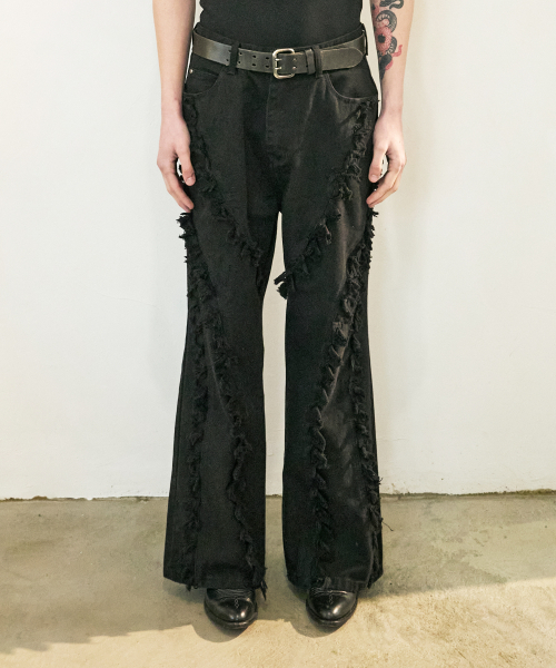 SSERPE(セルぺ)の「タッセルブーツカットデニムパンツブラック(デニムパンツ・レディース・その他・1/2/3)」の1枚目の写真