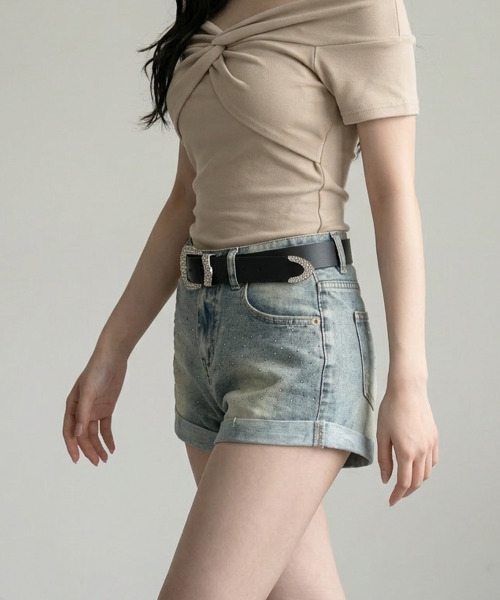 VIVID LADY(ビビッドレディー)の「ラインストーン ウォッシュド デニムショートパンツ(デニムパンツ・レディース・ライトブルー/ブルー・MEDIUM/SMALL)」の7枚目の写真