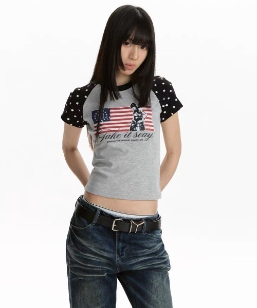 .KOM(ドットコム)の「A'GEM/9 × .kom 『.KOM/ドットケーオーエム』星条旗Tシャツ(Tシャツ/カットソー・レディース・グレー/ネイビー・M)」の13枚目の写真