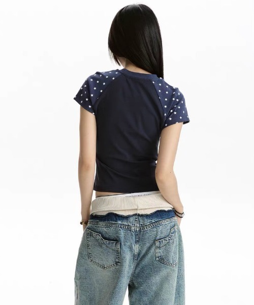 .KOM(ドットコム)の「A'GEM/9 × .kom 『.KOM/ドットケーオーエム』星条旗Tシャツ(Tシャツ/カットソー・レディース・グレー/ネイビー・M)」の6枚目の写真