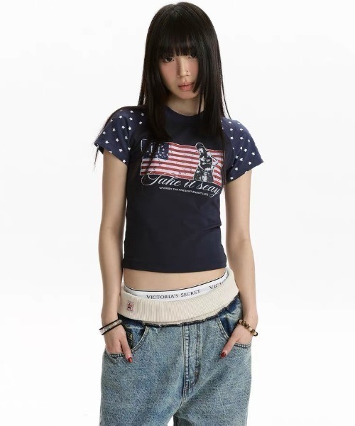.KOM(ドットコム)の「A'GEM/9 × .kom 『.KOM/ドットケーオーエム』星条旗Tシャツ(Tシャツ/カットソー・レディース・グレー/ネイビー・M)」の11枚目の写真