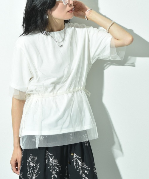 INTERPLANET(インタープラネット)の「TC天竺*ソフトチュールドッキングペプラムプルオーバー(Tシャツ/カットソー・レディース・アイボリー/チャコールグレー・FREE)」の3枚目の写真