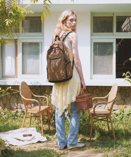 MASMARULEZ（マスマルールズ）の「[INT] Mono lite backpack_Sand Camel（バックパック/リュック・レディース・その他・FREE）」の3枚目の写真