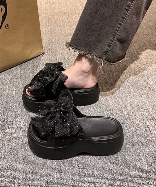 Teem Store(チームストア)の「ラインストーン付き ビッグリボン 厚底トングサンダル(サンダル・レディース・ピンク/グレー/ブラック/ホワイト・M/L)」の6枚目の写真