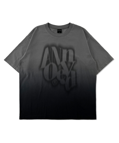 ANNOYED(アノイド)の「ウォッシュドグラデーションタイポ半袖 LQ2TU310_CHARCOAL(Tシャツ/カットソー・メンズ・その他・95/100/105)」の1枚目の写真