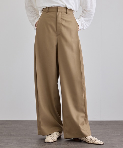 SALON adam et rope'(サロン アダム エ ロペ)の「ウーステッドツイルタックパンツ / セットアップ対応(スラックス・レディース・ベージュ系その他/チャコールグレー・M/S)」の2枚目の写真