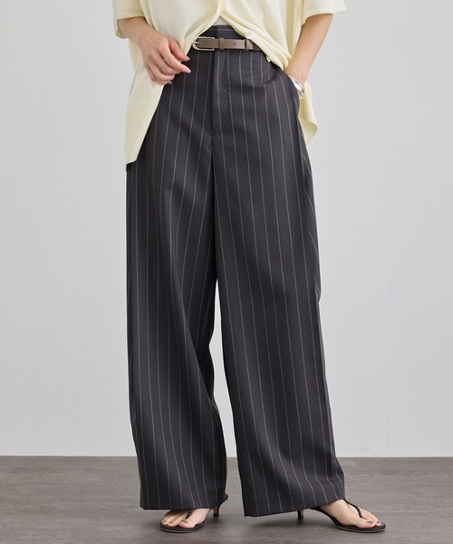 SALON adam et rope'(サロン アダム エ ロペ)の「ウーステッドツイルタックパンツ / セットアップ対応(スラックス・レディース・ベージュ系その他/チャコールグレー・M/S)」の1枚目の写真