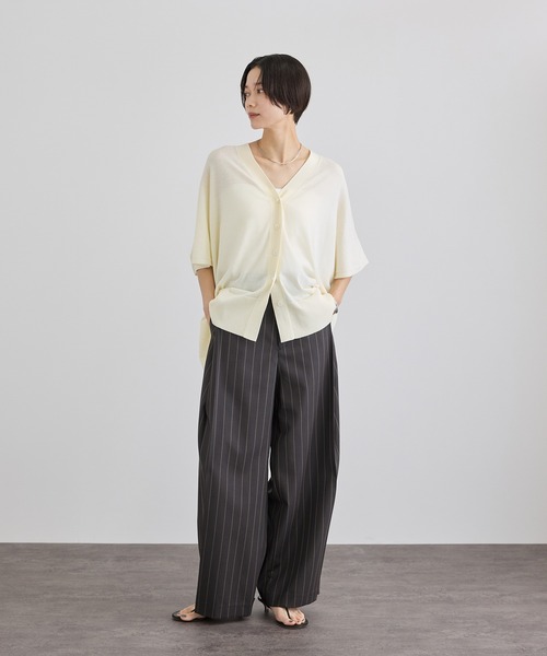 SALON adam et rope'(サロン アダム エ ロペ)の「ウーステッドツイルタックパンツ / セットアップ対応(スラックス・レディース・ベージュ系その他/チャコールグレー・M/S)」の7枚目の写真