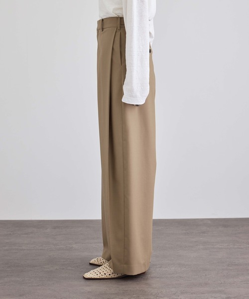 SALON adam et rope'(サロン アダム エ ロペ)の「ウーステッドツイルタックパンツ / セットアップ対応(スラックス・レディース・ベージュ系その他/チャコールグレー・M/S)」の11枚目の写真