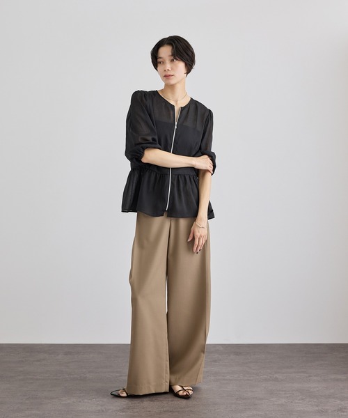 SALON adam et rope'(サロン アダム エ ロペ)の「ウーステッドツイルタックパンツ / セットアップ対応(スラックス・レディース・ベージュ系その他/チャコールグレー・M/S)」の19枚目の写真