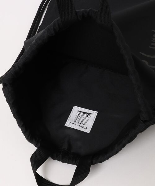 MEI OCEAN(メイオーシャン)の「Philip Lumbang ナップサック 巾着バッグ(バックパック/リュック・メンズ・ブラック×ホワイト/ブラック×ブラック・FREE)」の5枚目の写真