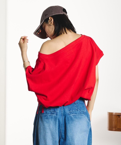 ROSE BUD(ローズバッド)の「OKIRAKU×ROSEBUD/DRAWSTRING GRAPHIC TOP(Tシャツ/カットソー・レディース・レッド/ブラック・ONE SIZE)」の4枚目の写真