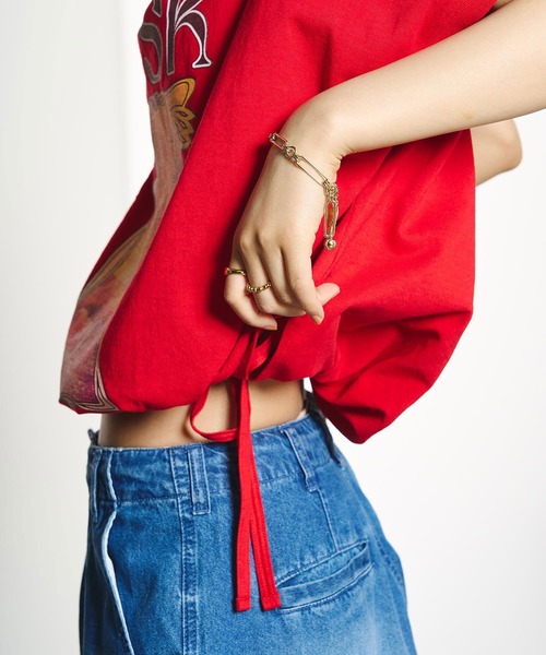 ROSE BUD(ローズバッド)の「OKIRAKU×ROSEBUD/DRAWSTRING GRAPHIC TOP(Tシャツ/カットソー・レディース・レッド/ブラック・ONE SIZE)」の10枚目の写真