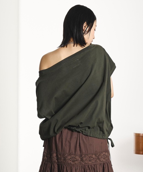 ROSE BUD(ローズバッド)の「OKIRAKU×ROSEBUD/DRAWSTRING GRAPHIC TOP(Tシャツ/カットソー・レディース・レッド/ブラック・ONE SIZE)」の14枚目の写真