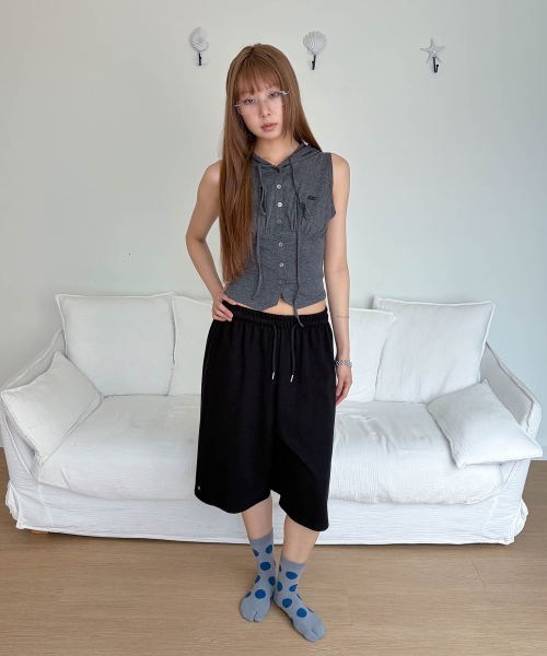 CHICKS(チックス)の「ボタンシャーリングフードスリーブレスチャコール(Tシャツ/カットソー・レディース・チャコール・ONE SIZE)」の8枚目の写真