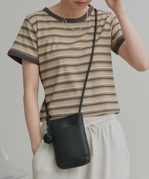 ad thie（アドティエ）の「チャーム付き マルチスマホ ショルダー バッグ（ショルダーバッグ・レディース・イエロー/ライトグリーン/オフホワイト/ベージュ/ブラック・FREE）」の11枚目の写真