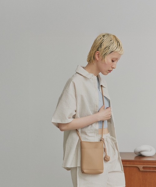 ad thie（アドティエ）の「チャーム付き マルチスマホ ショルダー バッグ（ショルダーバッグ・レディース・イエロー/ライトグリーン/オフホワイト/ベージュ/ブラック・FREE）」の14枚目の写真
