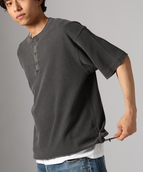 BAYFLOW（ベイフロー）の「[セットでお得]ピグメントワッフルヘンリーネックTEE[シルエット変更可]（Tシャツ/カットソー・メンズ・セージグリーン/チャコール/ネイビー/オフホワイト/ピンク/カーキ・MEDIUM/LARGE）」の3枚目の写真